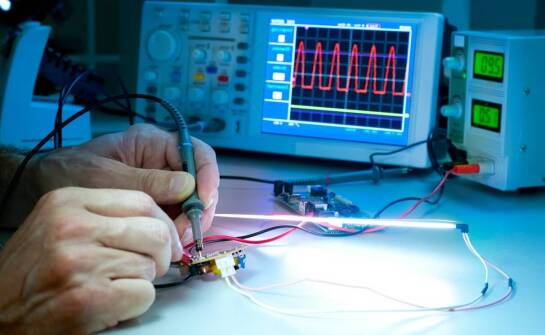 Jak przebiega wzorcowanie czujników i jakie ma znaczenie w pomiarach?
