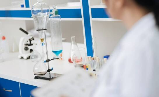 Jak przebiega wzorcowanie przyrządów i jak wpływa na dokładność pomiarów