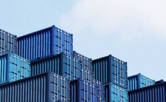 Jak wybrać solidnego producenta kontenerów – istotne wskazówki i kryteria