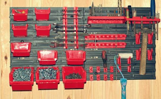 Kontener na narzędzia – praktyczne rozwiązania do uporządkowanej pracy