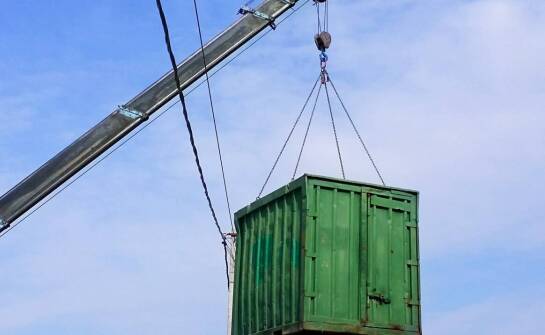 Kontener do samodzielnego montażu – najważniejsze cechy i możliwości użycia