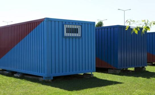 Kontener na działce: praktyczne pomysły i inspiracje na funkcjonalne wykorzystanie