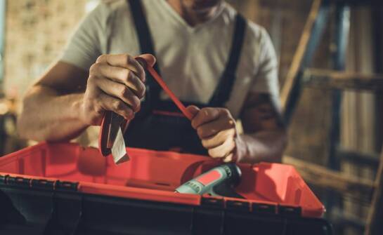 Jak wybrać kontener na narzędzia – kluczowe cechy i praktyczne zastosowania