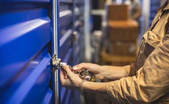 Self storage – jak działa i kiedy sprawdzi się wynajem przestrzeni do przechowywania