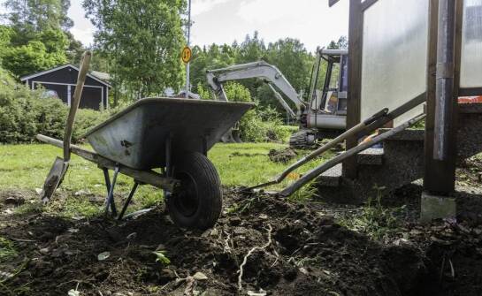 Kontener na działkę jako praktyczne rozwiązanie do przechowywania i organizacji