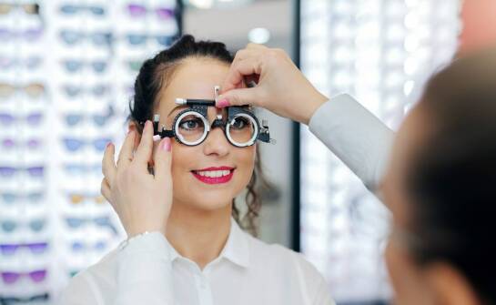 Jak wybrać idealne okulary i na co zwrócić uwagę podczas zakupu?