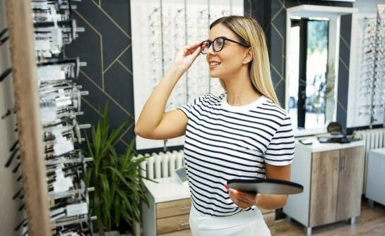 Jak dbać o okulary, by służyły dłużej i zapewniały komfort widzenia