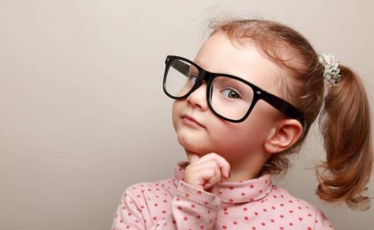 Styl i elegancja w oprawach okularowych – inspiracje od Eva Minge