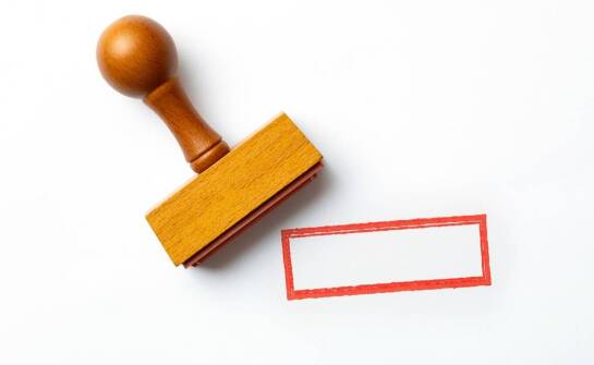 Zastosowanie pieczątek w codziennych obowiązkach i dokumentacji firmowej