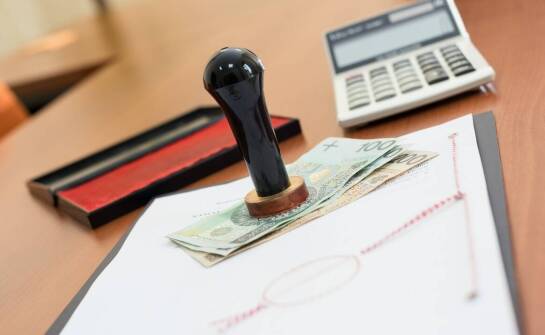 Jak działają pieczątki i jakie pełnią funkcje w firmach oraz urzędach