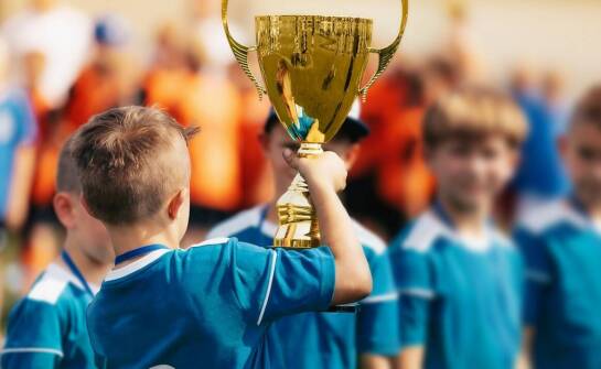 Najpopularniejsze materiały i techniki zdobienia pucharów – co warto wiedzieć