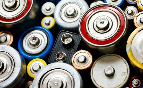 Czym kierować się przy zakupie akumulatora – praktyczne informacje i porady