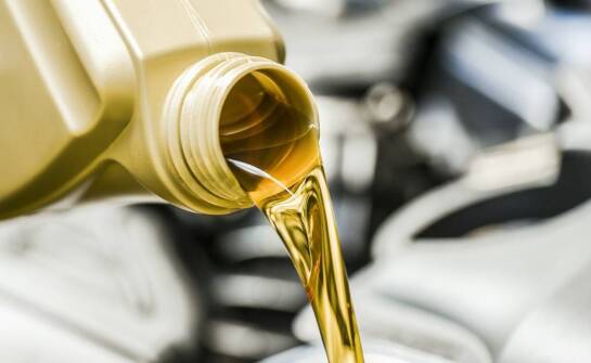 Rola olejów w wydajności maszyn i pojazdów – najważniejsze informacje