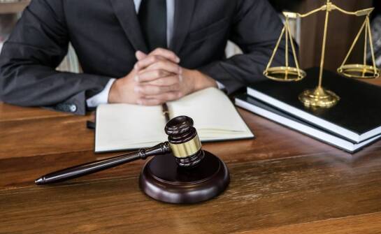 Kiedy warto skorzystać z pomocy prawnika i jak przygotować się do spotkania