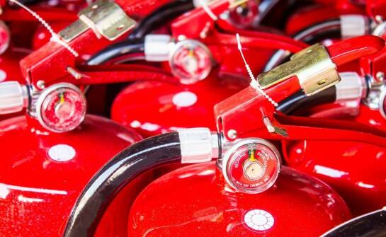 Gaśnice ogniochronne – rodzaje, zastosowania i najważniejsze informacje