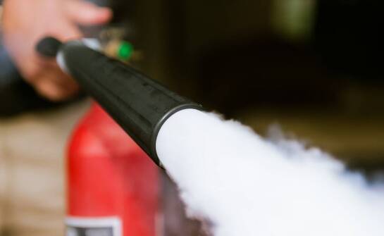 Na co zwrócić uwagę przy wyborze gaśnicy proszkowej w sklepie online