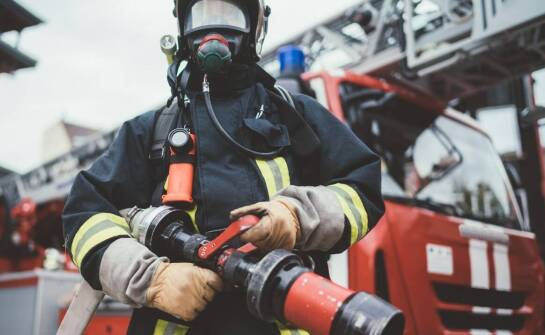 Jakie wyposażenie pożarnicze warto znać przed zakupem w sklepie internetowym?