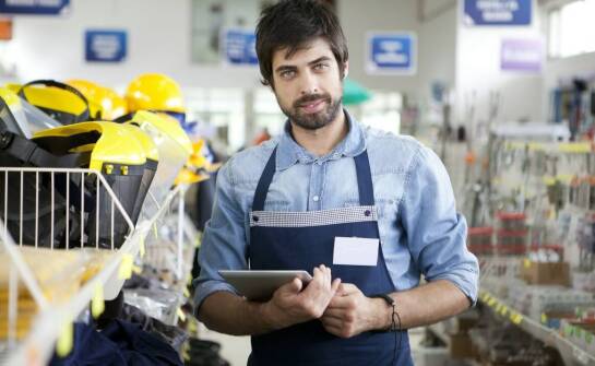 Jak dobrać odzież roboczą online do różnych branż i warunków pracy