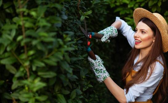 Spodnie ogrodniczki do pracy – funkcje, materiały i praktyczne zastosowania