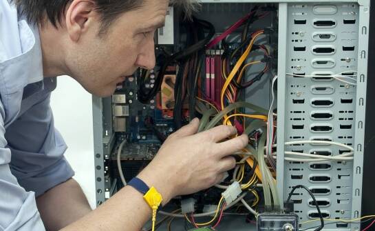 Najpopularniejsze przyczyny awarii komputerów i sposoby ich zapobiegania