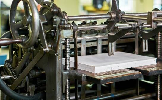 Jak powstaje papier? Proces produkcji i ciekawostki o materiale codziennym