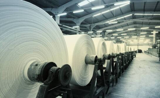 Proces powstawania papieru – najważniejsze informacje i zastosowania