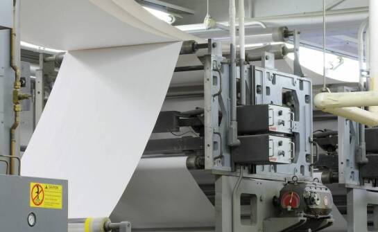 Fabryki papieru dawniej i dziś – jak zmienia się przemysł papierniczy?