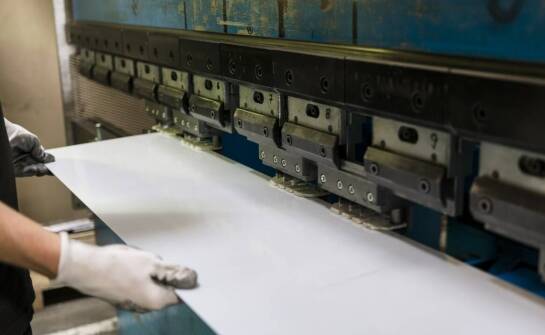 Papier w przemyśle – zastosowania, właściwości i wpływ na codzienne życie