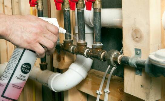 Jak działają instalacje hydrauliczne i na co zwrócić uwagę przy wyborze