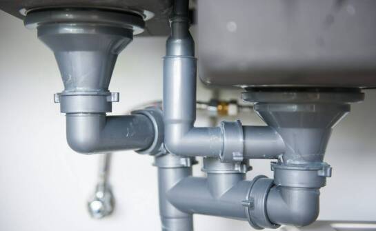 Rodzaje instalacji hydraulicznych – zastosowania i kluczowe zalety