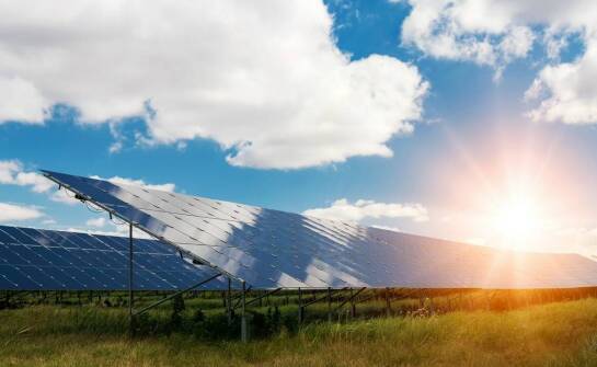 Instalacje fotowoltaiczne – jak wybrać rozwiązanie dopasowane do potrzeb