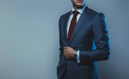 Garnitury męskie – ponadczasowy styl i praktyczne wskazówki wyboru