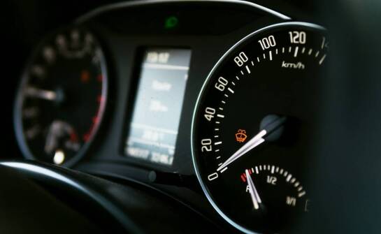 Jak efektywnie zarządzać kosztami eksploatacji samochodu hybrydowego?