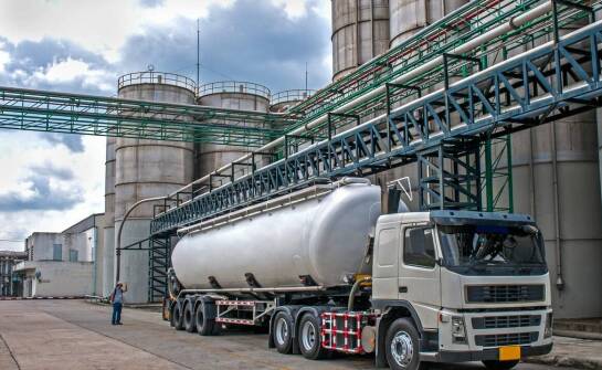 Znaczenie długoterminowych umów w usługach transportu cysternami