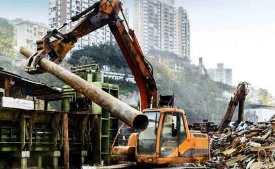 Jakie są wyzwania związane z serwisowaniem maszyn rozbiórkowych?