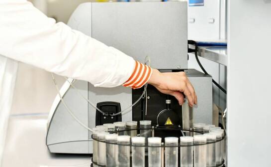 Wpływ reaktora mikrofalowego na procesy termiczne w badaniach polimerów