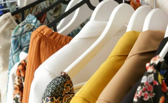 Jakie kolory legginsów damskich są modne w tym sezonie?