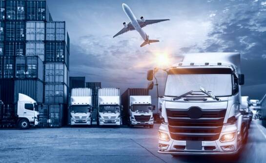 Jak zróżnicowane formy dostawy wpływają na logistykę zamówień kopertowych?