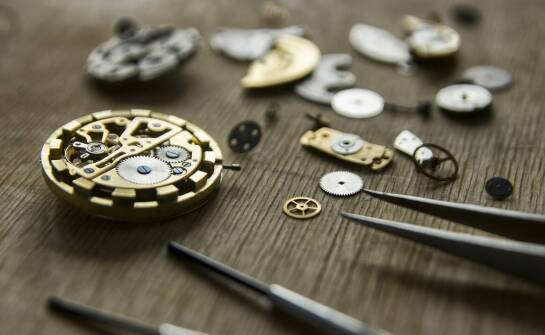 Przewodnik po modelach zegarków męskich Versace dostępnych online