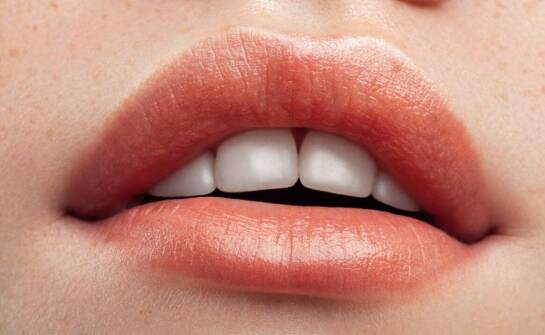 Różnice w efektach zabiegów kwasem hialuronowym na okolice ust u różnych pacjentów