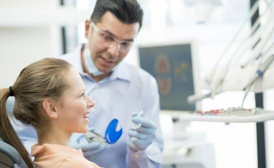 Jak aparaty ortodontyczne przyczyniają się do poprawy zdrowia jamy ustnej?