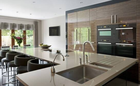 Jakie są dostępne opcje dostosowania zlewozmywaka granitowego 1,5 komorowego?