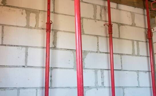 W jakim celu stosuje się dystanse szalunkowe?