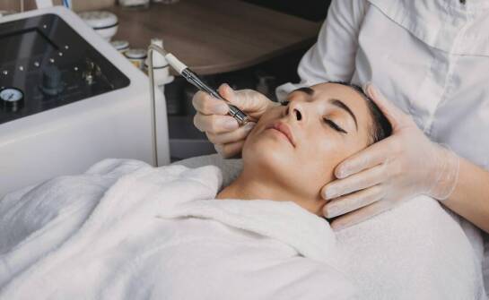 Dlaczego oxybrazja jest zalecana przy problemach z łojotokiem?