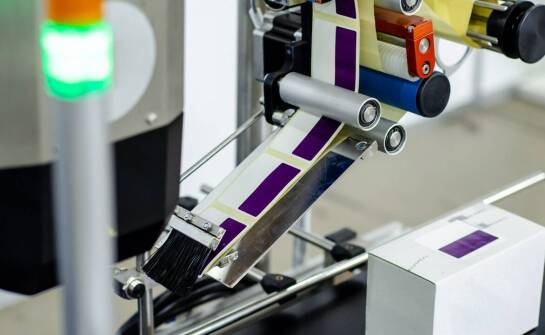 Wpływ nowoczesnych etykieciarek na poprawę identyfikacji produktów w przemyśle