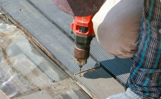 Jakie są koszty związane z instalacją kotew do legarów tarasowych?