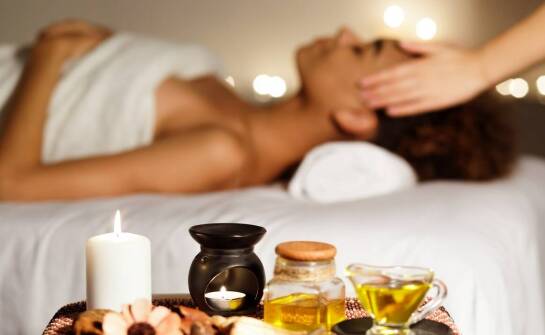 Jak masaż misami tybetańskimi integruje się z innymi technikami wellness?