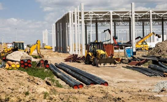 Tablice ostrzegawcze - jak skutecznie informują o zagrożeniach na budowie?