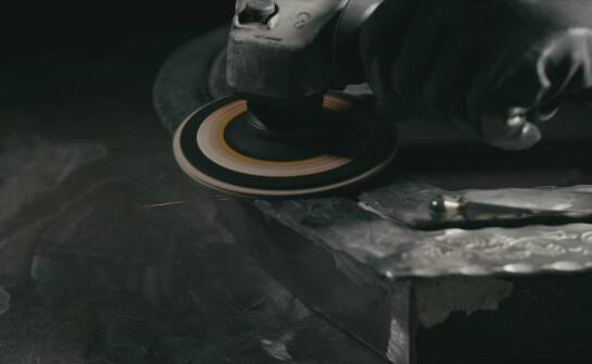 Nowoczesne materiały używane w produkcji osłon odsysaczy pyłu do szlifierek