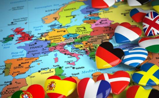 Jak moda patriotyczna jest przedstawiana w romansach historycznych?